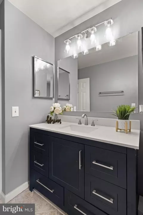 Bath - 18846 Beaten Path Ct, Triangle, VA 22172 photo 13 of 13