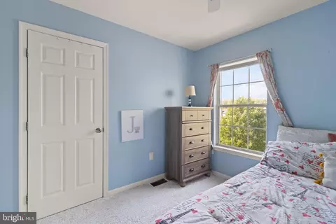 Bedroom - 18846 Beaten Path Ct, Triangle, VA 22172 photo 12 of 12