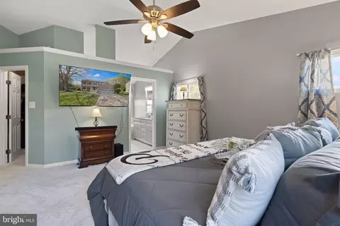 Bedroom - 18846 Beaten Path Ct, Triangle, VA 22172 photo 3 of 12