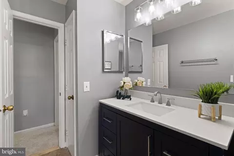 Bath - 18846 Beaten Path Ct, Triangle, VA 22172 photo 12 of 13
