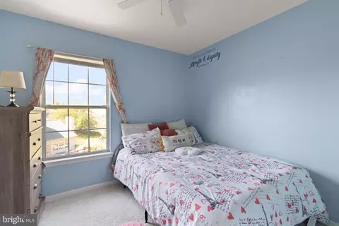Bedroom - 18846 Beaten Path Ct, Triangle, VA 22172 photo 11 of 12