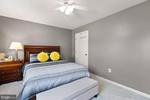 Bedroom - 18846 Beaten Path Ct, Triangle, VA 22172 photo 6 of 12
