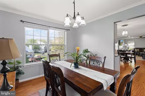 Dining - 18846 Beaten Path Ct, Triangle, VA 22172 photo 2 of 4