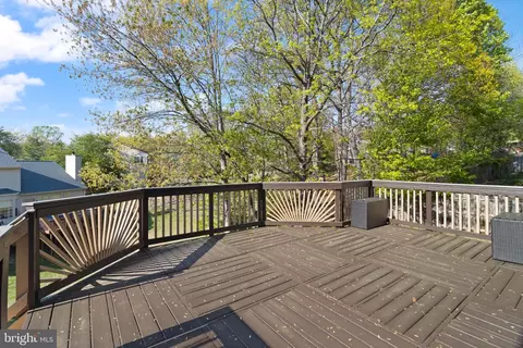 Exterior - 18846 Beaten Path Ct, Triangle, VA 22172 photo 3 of 5