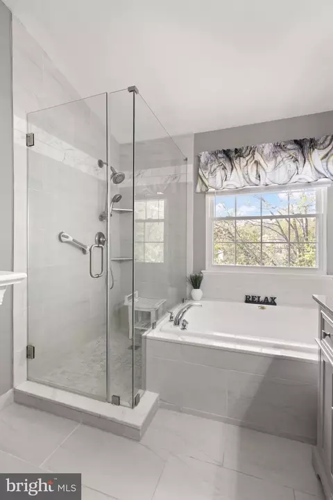 Bath - 18846 Beaten Path Ct, Triangle, VA 22172 photo 5 of 13