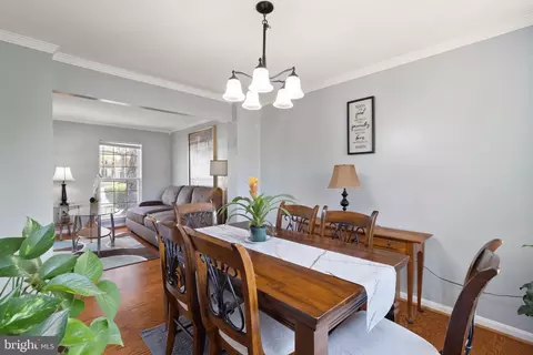 Dining - 18846 Beaten Path Ct, Triangle, VA 22172 photo 4 of 4
