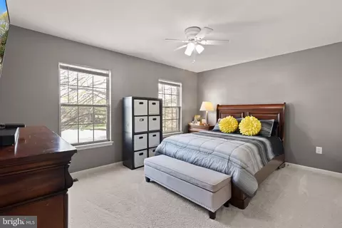 Bedroom - 18846 Beaten Path Ct, Triangle, VA 22172 photo 5 of 12