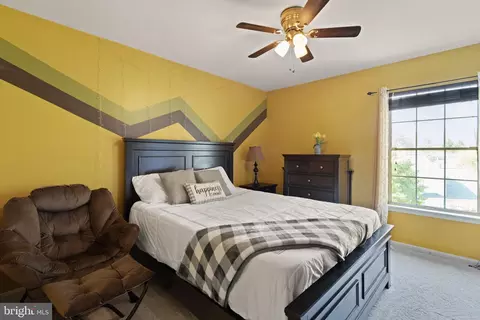 Bedroom - 18846 Beaten Path Ct, Triangle, VA 22172 photo 9 of 12