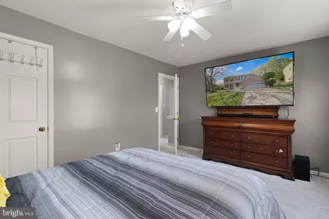 Bedroom - 18846 Beaten Path Ct, Triangle, VA 22172 photo 8 of 12