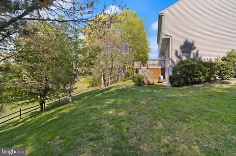 Exterior - 18846 Beaten Path Ct, Triangle, VA 22172 photo 4 of 5