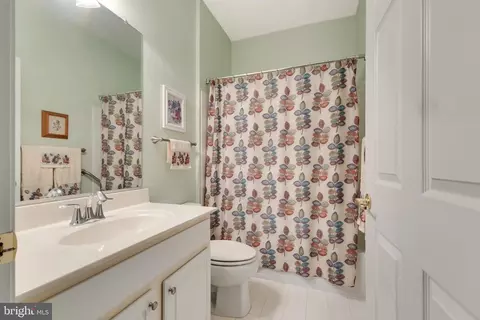 Bath - 6331 Retriever Ln, Gainesville, VA 20155 photo 3 of 4
