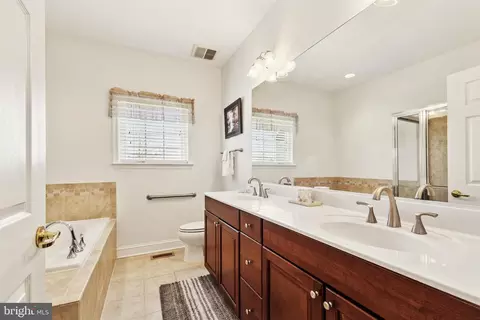 Bath - 6331 Retriever Ln, Gainesville, VA 20155 photo 1 of 4