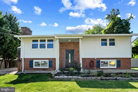 17849 Curtis Dr, Dumfries, VA 22026