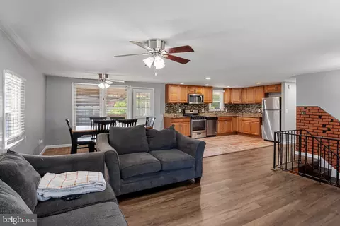 17849 Curtis Dr, Dumfries, VA 22026 photo 6
