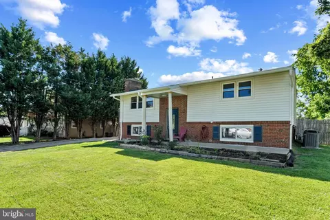 17849 Curtis Dr, Dumfries, VA 22026 photo 3