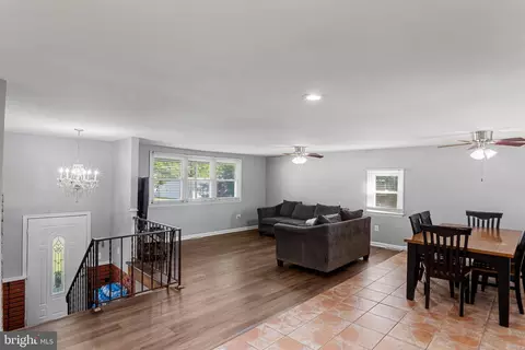 17849 Curtis Dr, Dumfries, VA 22026 photo 4