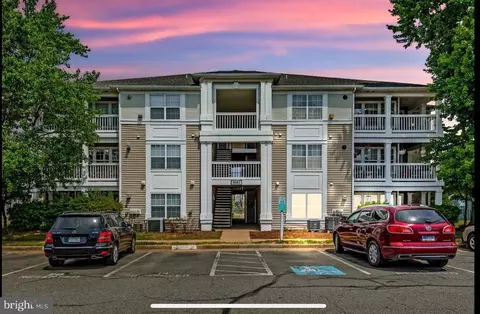 8083 Lacy Dr #104, Manassas, VA 20109