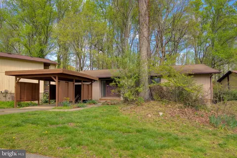 2604 Woodfern Ct, Woodbridge, VA 22192