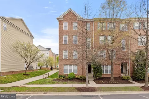 2288 Merseyside Dr, Woodbridge, VA 22191