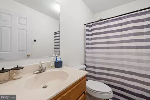 Bath - 8777 Dunstable Loop, Bristow, VA 20136 photo 2 of 2