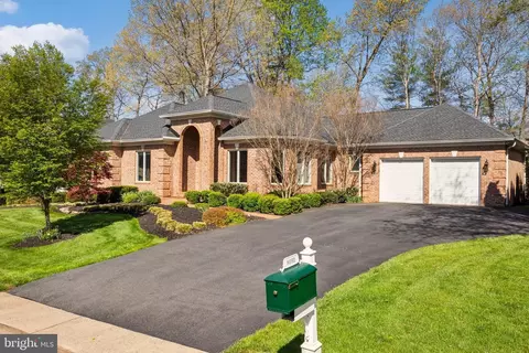 8092 Crooked Oaks Ct, Gainesville, VA 20155