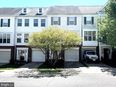 8135 Rainwater Cir, Manassas, VA 20111