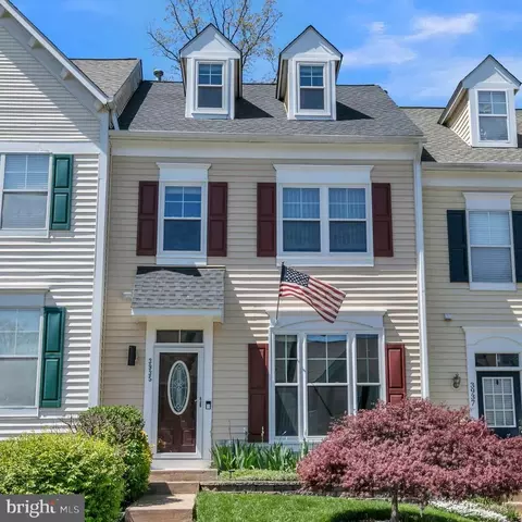 3935 Hartlake St, Woodbridge, VA 22192