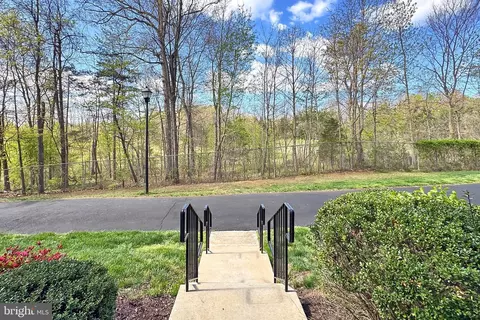 7440 Brunson Cir, Gainesville, VA 20155 photo 5