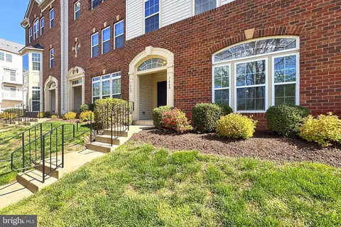 7440 Brunson Cir, Gainesville, VA 20155 photo 4