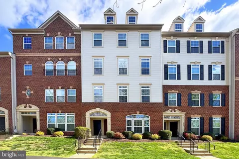 7440 Brunson Cir, Gainesville, VA 20155