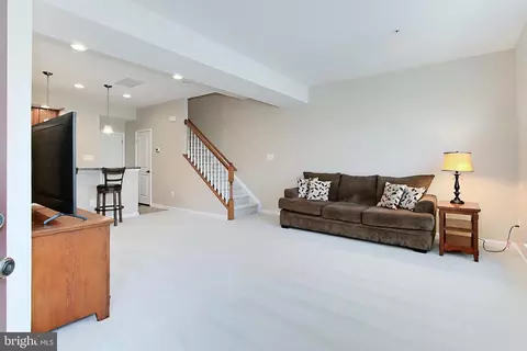 7440 Brunson Cir, Gainesville, VA 20155 photo 6