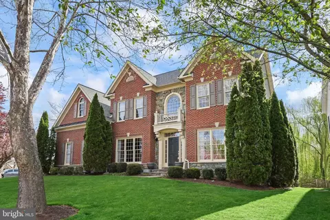 8849 Brown Thrasher Ct, Gainesville, VA 20155