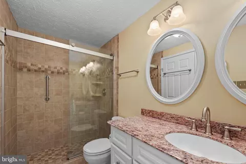 Bath - 4643 Holleyside Ct, Dumfries, VA 22025 photo 3 of 5