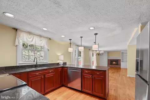 Kitchen - 4643 Holleyside Ct, Dumfries, VA 22025 photo 2 of 2