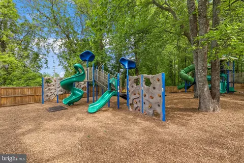 View/Area - 4643 Holleyside Ct, Dumfries, VA 22025 photo 5 of 8