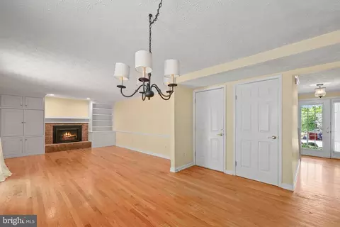 Living - 4643 Holleyside Ct, Dumfries, VA 22025 photo 3 of 5