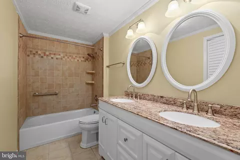 Bath - 4643 Holleyside Ct, Dumfries, VA 22025 photo 4 of 5