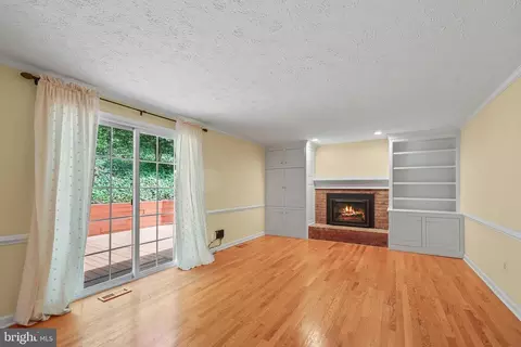 Living - 4643 Holleyside Ct, Dumfries, VA 22025 photo 2 of 5
