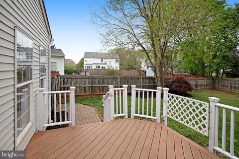 Exterior - 10375 Navarone Pl, Manassas, VA 20110 photo 7 of 10