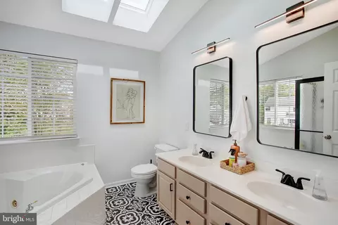 Bath - 10375 Navarone Pl, Manassas, VA 20110 photo 1 of 4