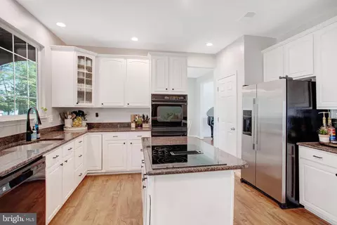 Kitchen - 10375 Navarone Pl, Manassas, VA 20110 photo 3 of 4
