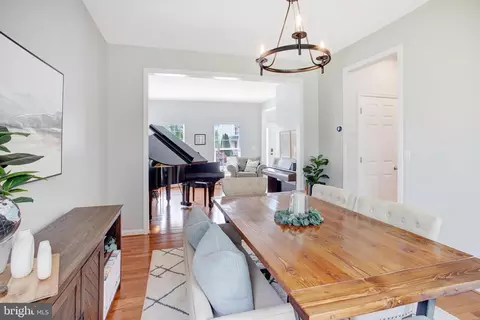 Dining - 10375 Navarone Pl, Manassas, VA 20110 photo 2 of 2