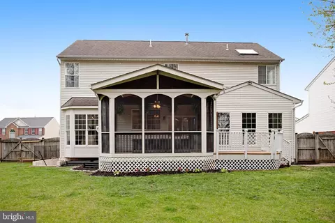 Exterior - 10375 Navarone Pl, Manassas, VA 20110 photo 8 of 10