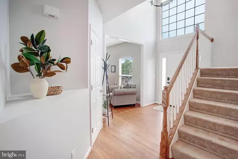 Entry Way - 10375 Navarone Pl, Manassas, VA 20110 photo 4 of 9