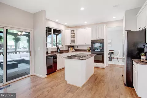 Kitchen - 10375 Navarone Pl, Manassas, VA 20110 photo 2 of 4