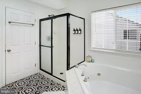 Bath - 10375 Navarone Pl, Manassas, VA 20110 photo 2 of 4