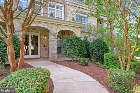 810 Belmont Bay Dr #101, Woodbridge, VA 22191