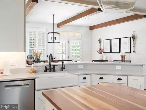 Kitchen - 14475 Bluff Point Ct, Gainesville, VA 20155 photo 4 of 5