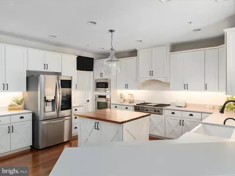 Kitchen - 14475 Bluff Point Ct, Gainesville, VA 20155 photo 3 of 5
