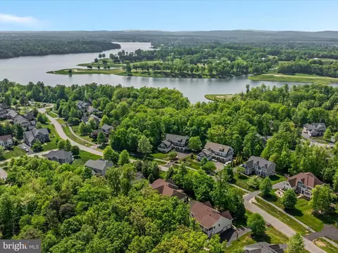 View/Area - 14475 Bluff Point Ct, Gainesville, VA 20155 photo 4 of 9